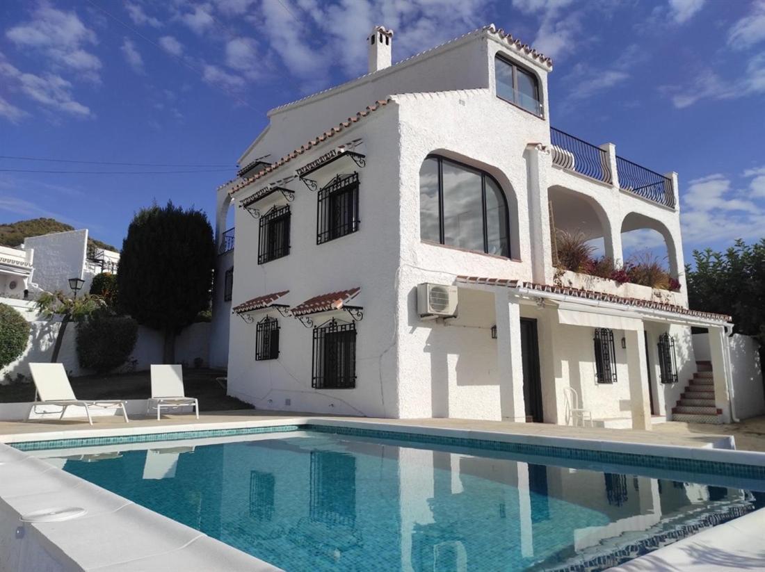 Little Castle Sea&mountain - Vistas Al Mar Y Piscina Privada En Capistrano Village Urbanizacion, Nerja